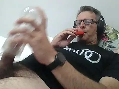 itsmeyes69 online show from March 26, 9:30 pm