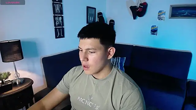 JamesCr  online show from April 10, 11:23 pm