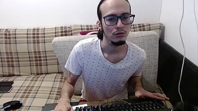 cholitohermoso online show from July 11, 4:31 pm