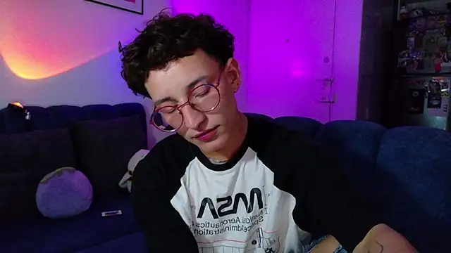 iiangel  online show from April 16, 12:32 am