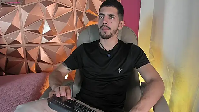 AlejandroStormm online show from April 8, 4:13 am