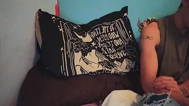 Ilovepussy1911 online show from June 13, 9:01 pm