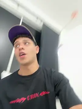 Harrisonvillalobos online show from May 3, 9:01 am