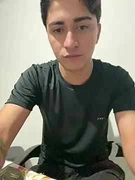 Tavinho067 online show from May 9, 7:26 pm