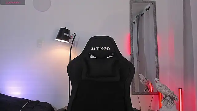 connorsmiith online show from May 25, 6:25 pm
