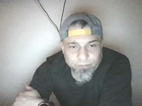 radeczek001 online show from May 13, 11:35 pm