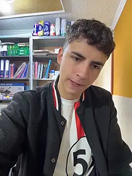 AdrianRinaldi online show from May 26, 3:52 pm