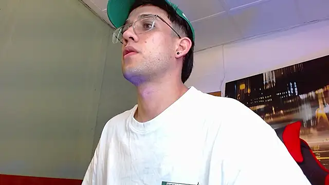 alexgiraldo   online show from June 20, 1:10 am