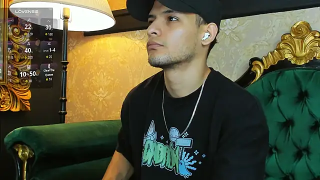 AlessandroKiing online show from July 6, 10:43 pm