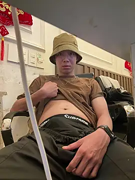 linh21107 online show from May 22, 2:11 pm