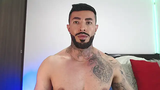 andrea de lucaa online show from April 12, 5:42 am