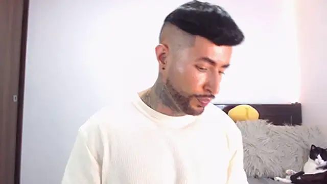 andrea de lucaa online show from February 18, 4:54 am