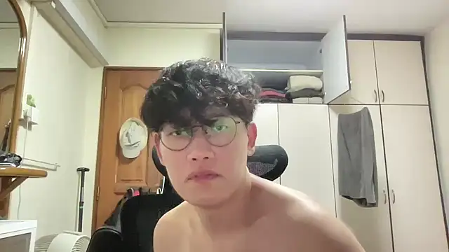 Passionatetwink2 online show from April 10, 4:47 pm