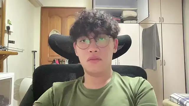 Passionatetwink2 online show from April 11, 5:16 pm