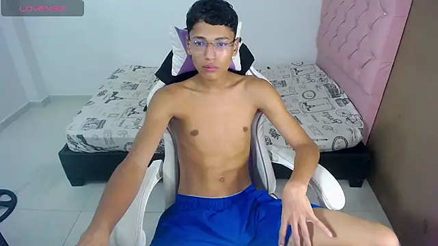 Im david02 online show from May 3, 1:19 am
