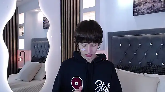 Emo Boy  online show from April 10, 8:27 pm