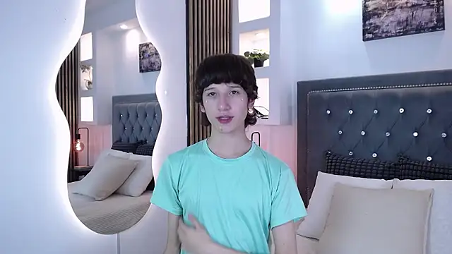 Emo Boy  online show from March 24, 8:24 pm