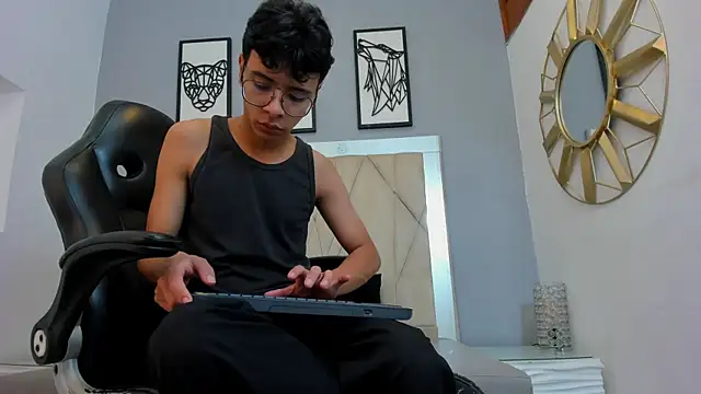 adams bobby online show from March 28, 11:21 am