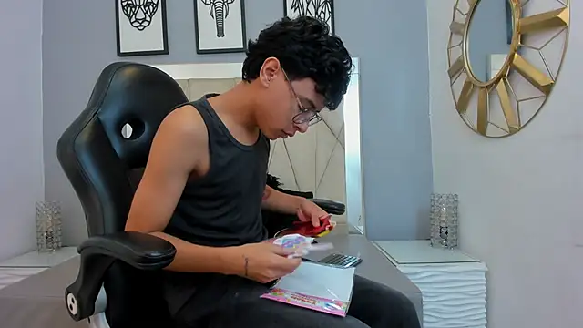 adams bobby online show from April 4, 11:07 am