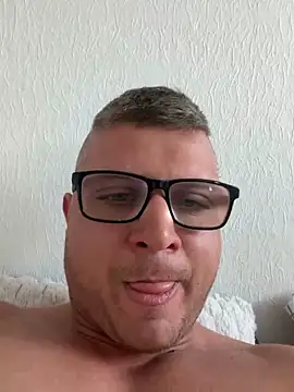 PolishBoy1995 online show from May 11, 2:45 pm
