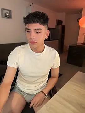 aronnhidden online show from June 30, 4:35 am
