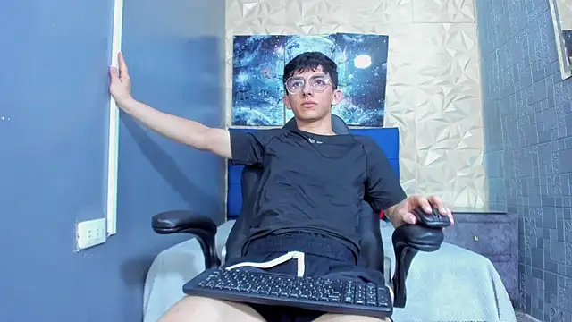 ElanGiraldo online show from June 5, 12:48 am