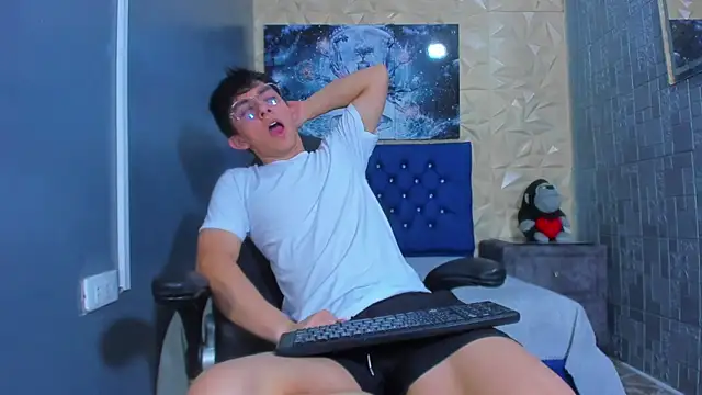 ElanGiraldo online show from July 3, 12:06 am