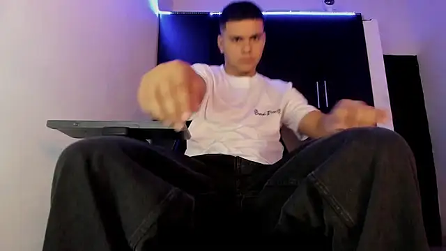 Liam Mateo online show from June 19, 10:58 pm