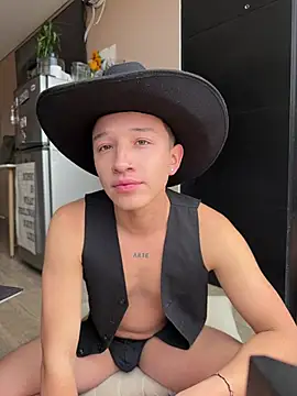 charming twink online show from July 27, 6:48 pm