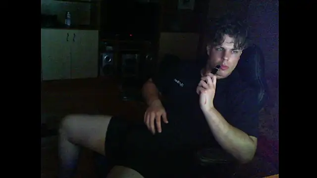 GymGuy0505 online show from May 25, 9:43 pm