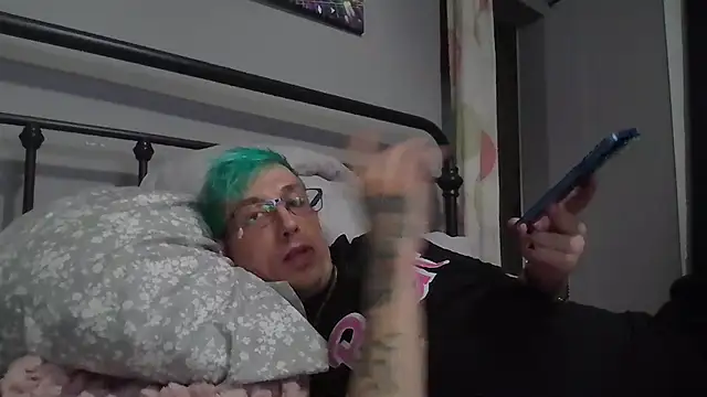 AskAveryAnything online show from March 10, 6:52 am