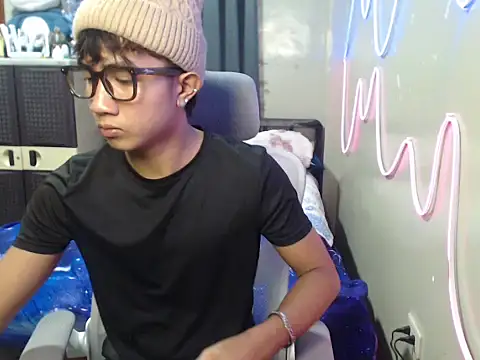 Ur hottestjonny online show from June 18, 10:42 am