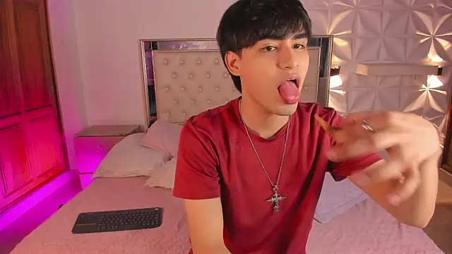 IamJuanJoc online show from June 11, 3:48 am