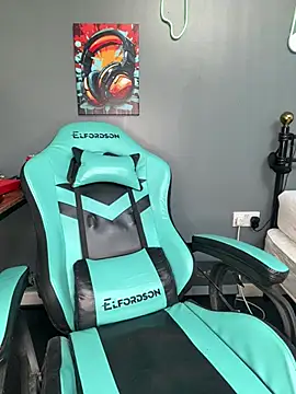 l-laross online show from May 3, 4:31 pm