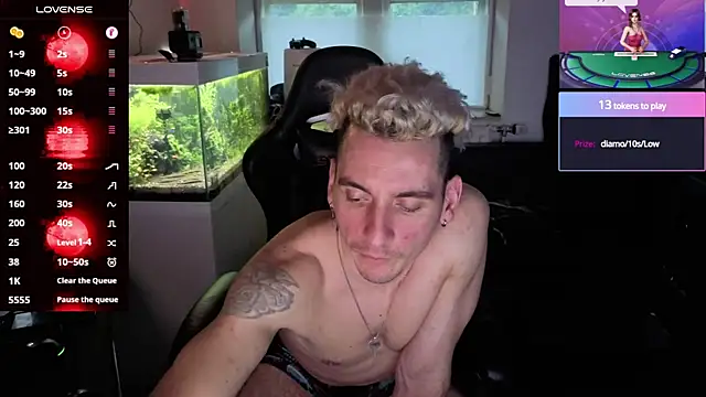 Rayzel White online show from May 25, 7:42 pm