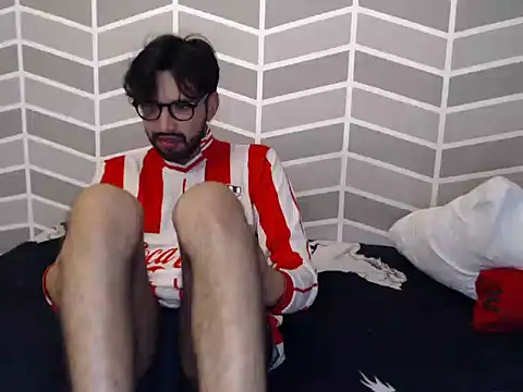 thomass1018 online show from June 25, 5:12 am