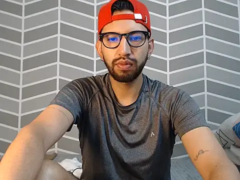 thomass1018 online show from July 4, 7:28 pm