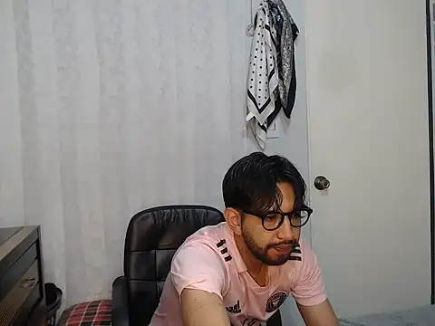 thomass1018 online show from May 26, 1:23 am