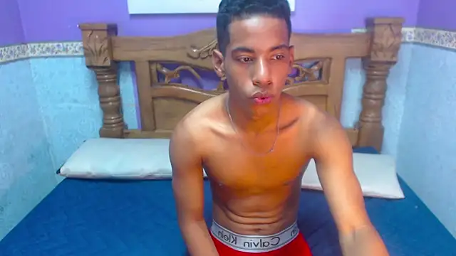 Luigi Ferrer online show from March 21, 1:42 am