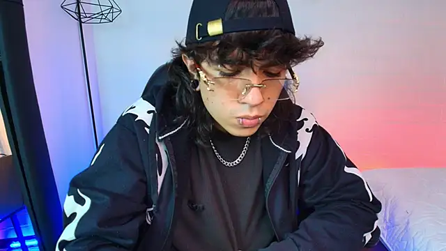 Axell Kussh online show from March 22, 8:30 am