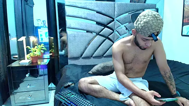 Xanderstone00 online show from May 23, 11:21 pm