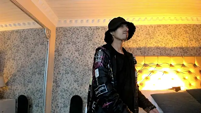 NoaahTylor online show from May 21, 4:08 am
