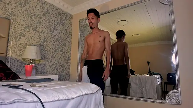 NoaahTylor online show from April 9, 6:19 am