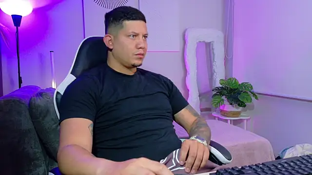  robertobaggioo online show from May 30, 1:11 pm