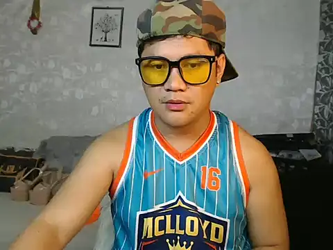adorableasianboy69 online show from June 26, 8:28 am
