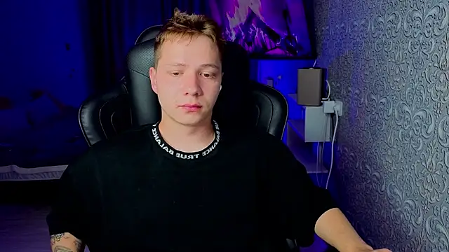 Karl Night  online show from June 7, 7:32 pm