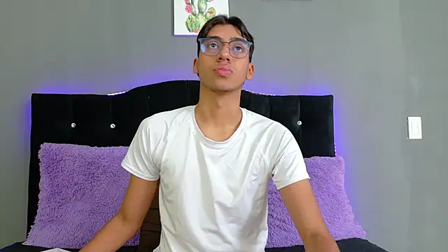 Eros Lux online show from May 31, 3:22 pm