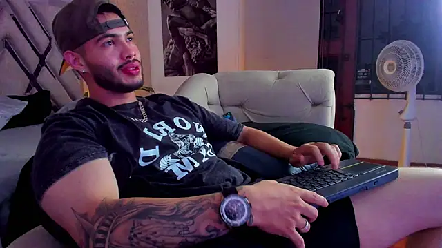 Vincentblack online show from May 30, 10:37 am