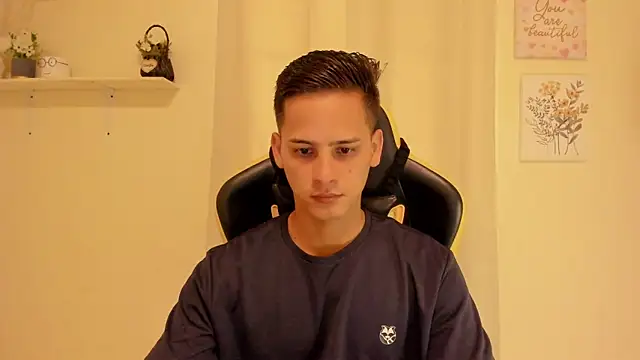 sexy andres01 online show from May 26, 2:02 pm