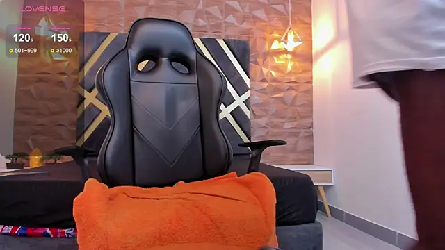 Oliver Laurent  online show from March 24, 11:30 pm